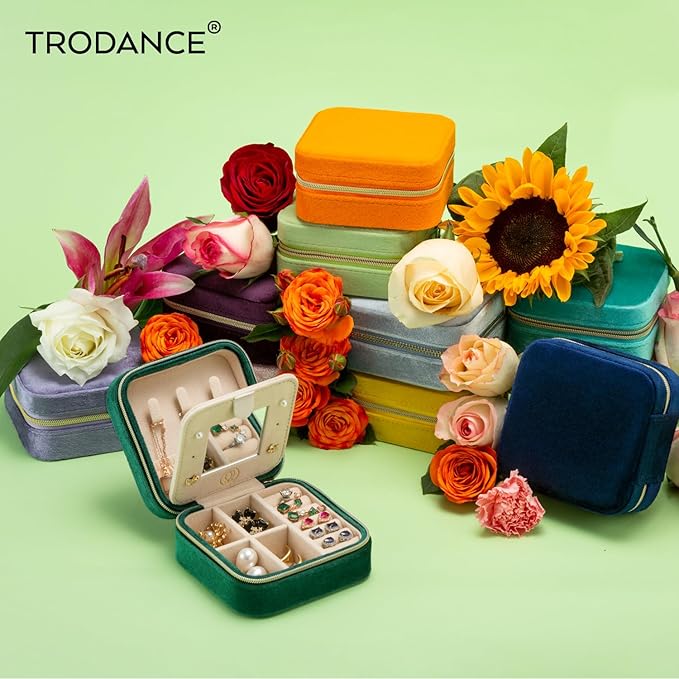 Plush Velvet Travel Jewelry Case Organizer, Small Travel Jewelry Box,Portable Jewelry Box Travel Mini Organizer Portable Display Storage Box For Rings Earrings Necklaces (Pink)