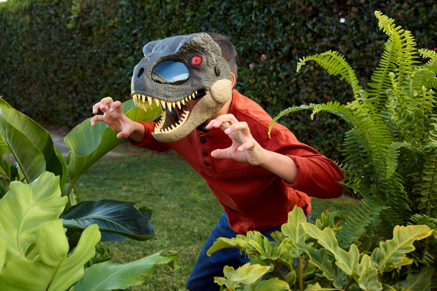 Mattel Jurassic World Rebirth T-Rex Rage N Roar Mask with LED Light Up Eyes, Blink Action with 3 Level Aggression Effect, Dinosaur Costume Headgear Toy