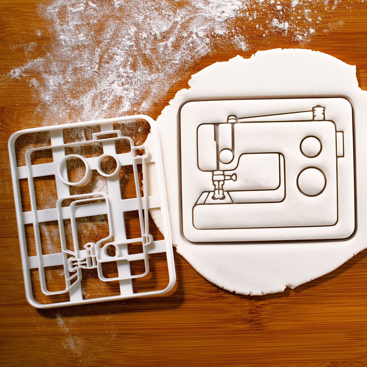 Sewing Machine Cookie Cutter, 1 piece - Bakerlogy