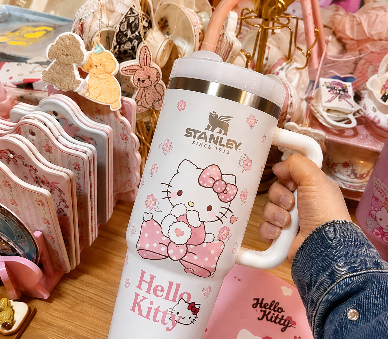 Stanley x Hello Kitty Blossom Edition Quencher H2.0 Tumbler – Damao White Limited Edition Insulated Travel Mug with Handle & Straw