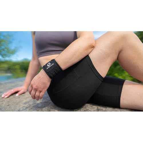 Wrist Support - for Light traumas and Minor Injuries of The Wrist, Use for Prevention of Injuries During Sports, Wrist Band Easily Adjustable for Perfect Tension, Black, Regular