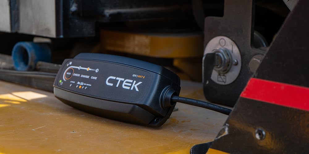 CTEK 40-658 NXT 5 Fully Automatic 4.3 amp Battery Charger and Maintainer 12V