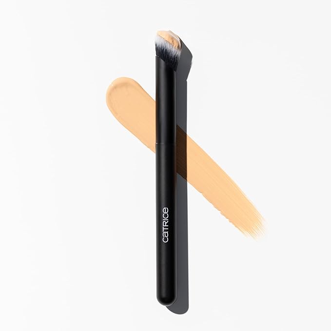 Catrice | Under Eye Concealer Brush | Angled Brush for Precise Blending of Cream, Liquid & Powder Make Up | Ultra-Soft Bristles | Vegan