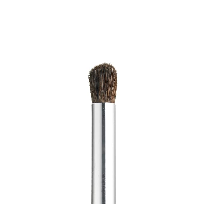 e.l.f. Blending Eye Brush, Makeup Brush For Eyeshadow & Eyeliner, Creates A Natural Finish, Made With Synthetic Bristles, Vegan & Cruelty-Free