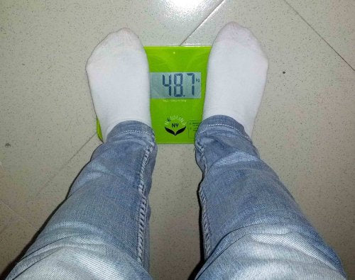 NewlineNY Auto Step On Super Mini Travel Bathroom Scale, 5.25" x 8.5" SBB0638SM: Strawberry Ice