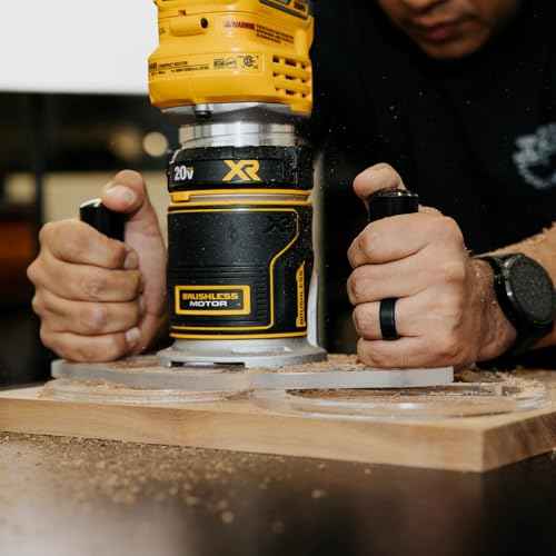 WOOD GRAIN JUNKIE¢ç TrimFit Pro¢ç Dual Grip Router Base Plate Compatible with DeWalt DWP611 & DCW600B, 6¡±x10¡± Clear Acrylic Base with Handles, Fits Standard Guide Bushings, Made in USA