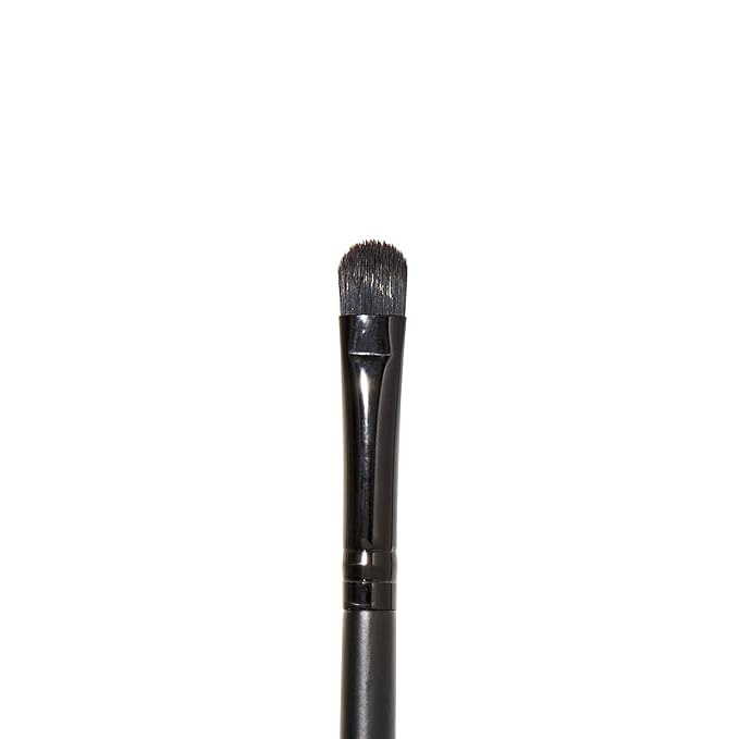 e.l.f. Concealer Brush, Flat Makeup Brush For Concealing Imperfections, Vegan & Cruelty-Free (Pack of 2)