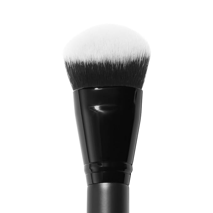 e.l.f. Smooth Swipe Foundation Brush, Face Makeup Brush For A Natural-Looking Finish, For Liquid & Cream Formulas, Vegan & Cruelty-Free