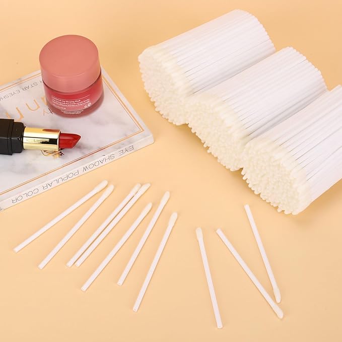 700 Piece Disposable Lip Wands - Lip Brushes, Lipstick & Gloss Applicators - Lint Free Makeup Applicator Brush Beauty Tool - White
