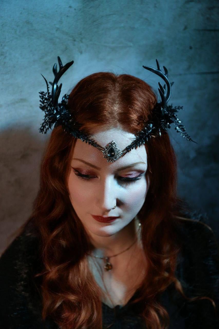 MOSTORY Black Flower Antler Crown - Dark Reindeer Headpiece Gothic Elf Circlet Deer Horns Headband for Women Cosplay Renaissance Goth Wedding Renfaire Accessory
