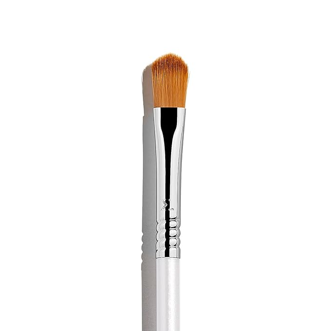 Sigma Beauty S20 Eye Cream Skincare Brush Ã¢ÂÂ Skincare Tool for Applying Skincare Products to Face and Skin, Gentle Eye Cream Brush Applicator for Eye Creams and Eye Makeup Primer (1 Pc)