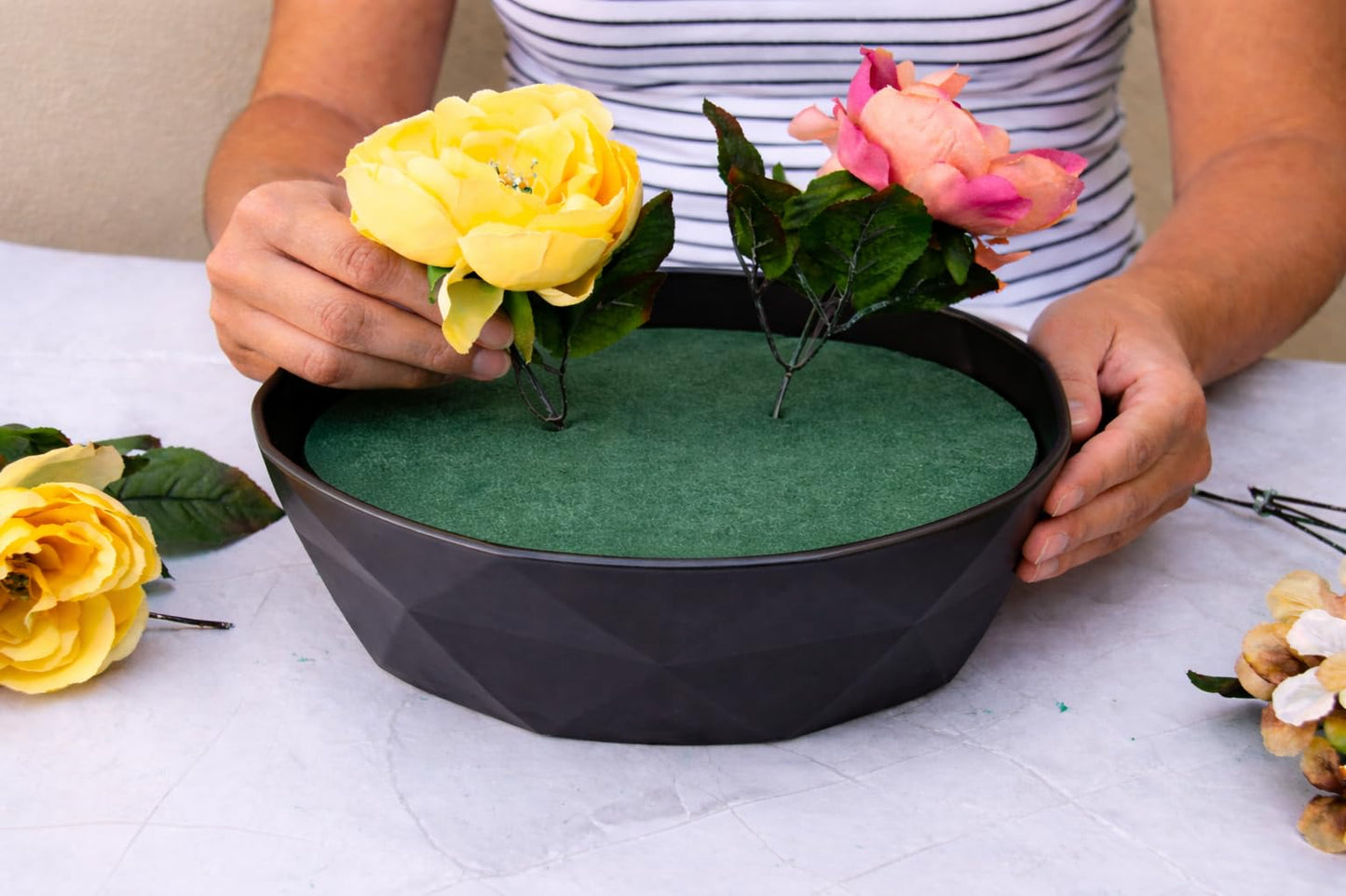 FLOFARE Floral Foam Round Blocks for Flower Arrangements, Green Florist Flower Foam for Fresh & Artificial Flowers, Wedding & Party Décor (Large 9.8)