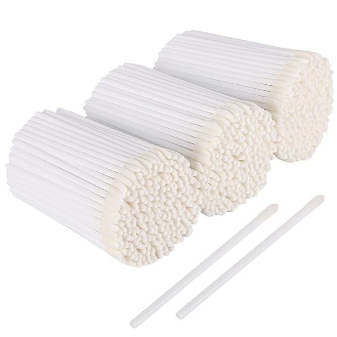 700 Piece Disposable Lip Wands - Lip Brushes, Lipstick & Gloss Applicators - Lint Free Makeup Applicator Brush Beauty Tool - White