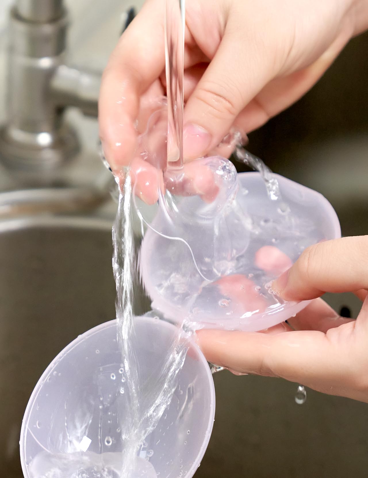 Momcozy Nipple Shield, Floral Contact Nipple Shield for Breastfeeding Moms with Flat or Inverted Nipples, Made Without BPA/BPS (2 Pairs, 17mm)