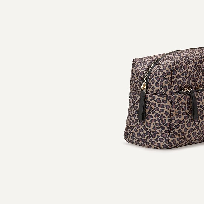 Amazon Essentials Women's Quilted Travel Makeup Bag, Leopard, One Size