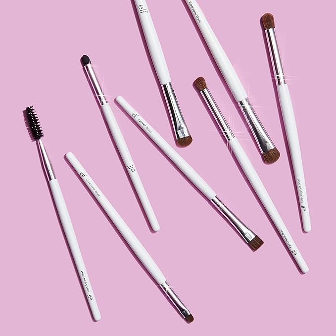 e.l.f. Small Eyeshadow Brush, Makeup Brush For Eye Contouring & Blending, Curved Design, Made With Synthetic Bristles, Vegan & Cruelty-Free