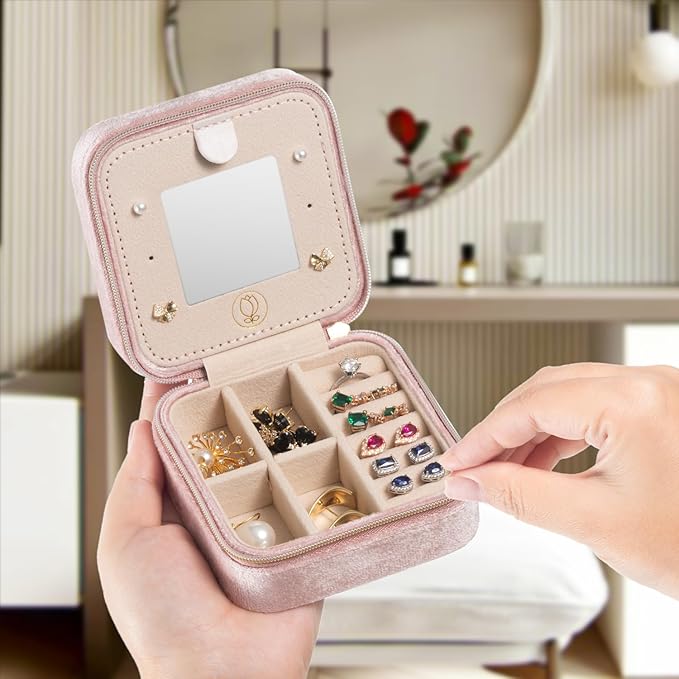 Plush Velvet Travel Jewelry Case Organizer, Small Travel Jewelry Box,Portable Jewelry Box Travel Mini Organizer Portable Display Storage Box For Rings Earrings Necklaces (Pink)