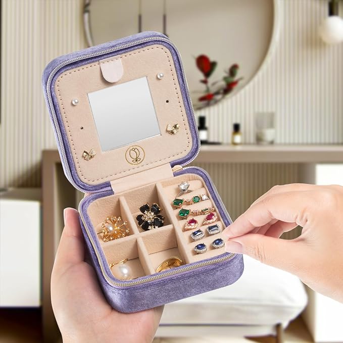 Plush Velvet Travel Jewelry Case Organizer, Small Travel Jewelry Box,Portable Jewelry Box Travel Mini Organizer Portable Display Storage Box For Rings Earrings Necklaces (Periwinkle Blue)