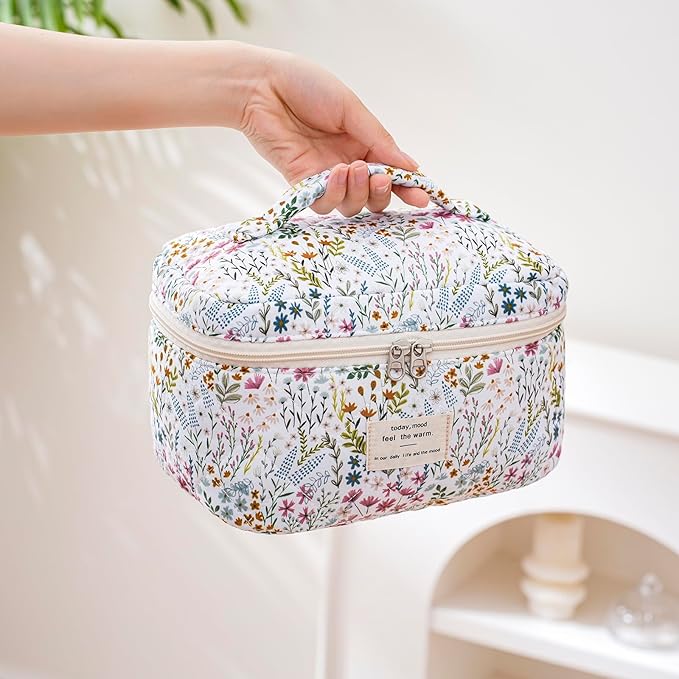 uekeboag Large Travel Quilted Makeup Bag for Women, Floral Cotton Cosmetic Bag, Coquette Aesthetic Floral Toiletry Organizer Bag
