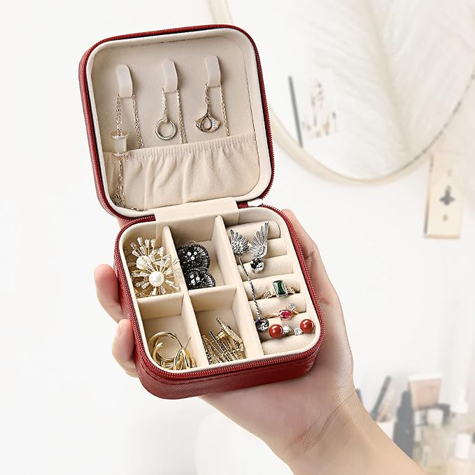 Mini Jewelry Travel Case, Small Travel Jewelry Organizer PU Leather, Portable Display Storage Box for Rings, Earrings, Necklaces (Red)