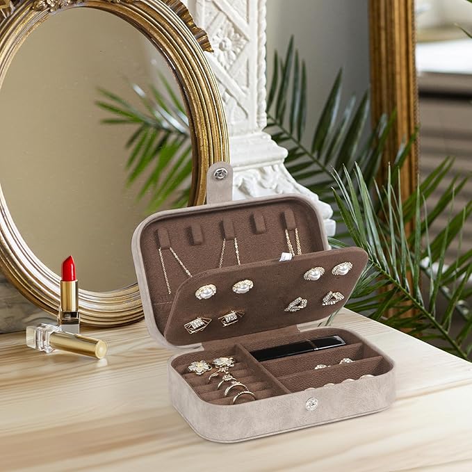 Hatori Travel Jewelry Box, PU Leather Small Jewelry Organizer for Women Girls, Portable Mini Travel Case Display Storage Holder Boxes for Stud Earrings, Rings, Necklaces, Bracelets (Brown)