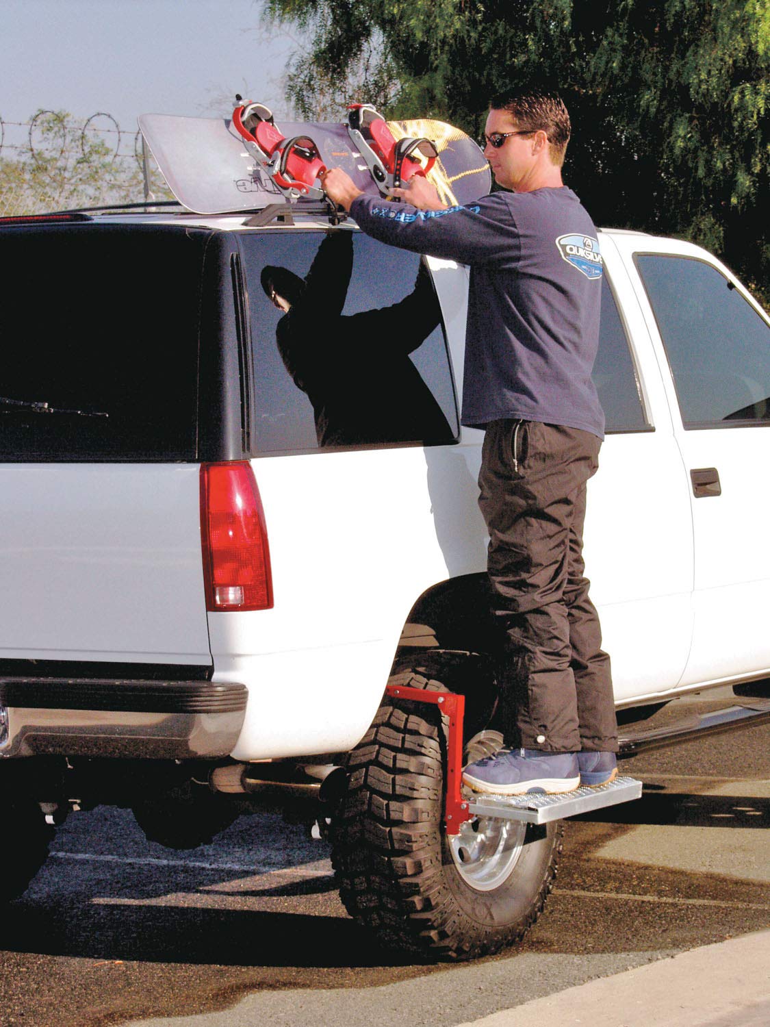 Powerbuilt Tire Step for Truck, SUV, Semi, Heavy Duty 300 lb. Capacity, Non-Slip ‘Cheese Grater’ Steel Surface, Adjusts to Fit Any Diameter Tire Up to 13 in. Wide, Folds Flat for Storage – 647596EC