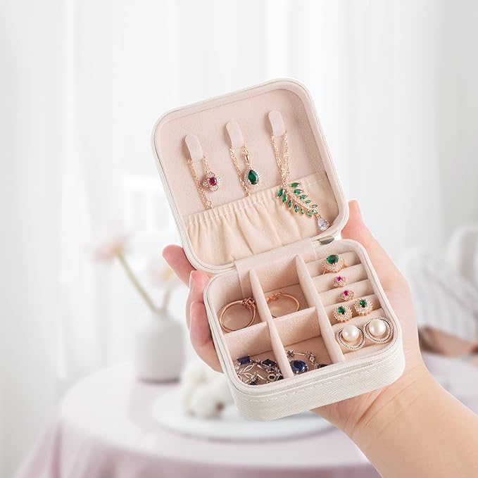 5pack/PU Leather Travel Jewelry Case, Mini Jewelry Box, Small Jewelry Organizer Portable Display Jewelry Storage Case for Rings Earrings Necklace, for Girls Women (White)