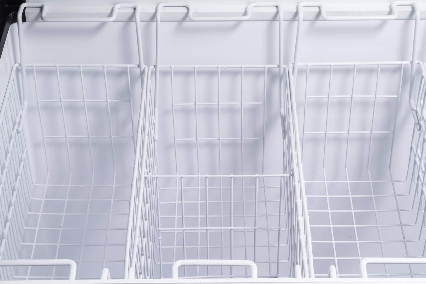 Duura Commercial Mobile Ice Cream Display Chest Freezer Sub Zero Temp Curved Glass Top Frost Free Lid with 6 Wire Baskets, 53.2 Inch Wide 15.2 Cubic Feet, White