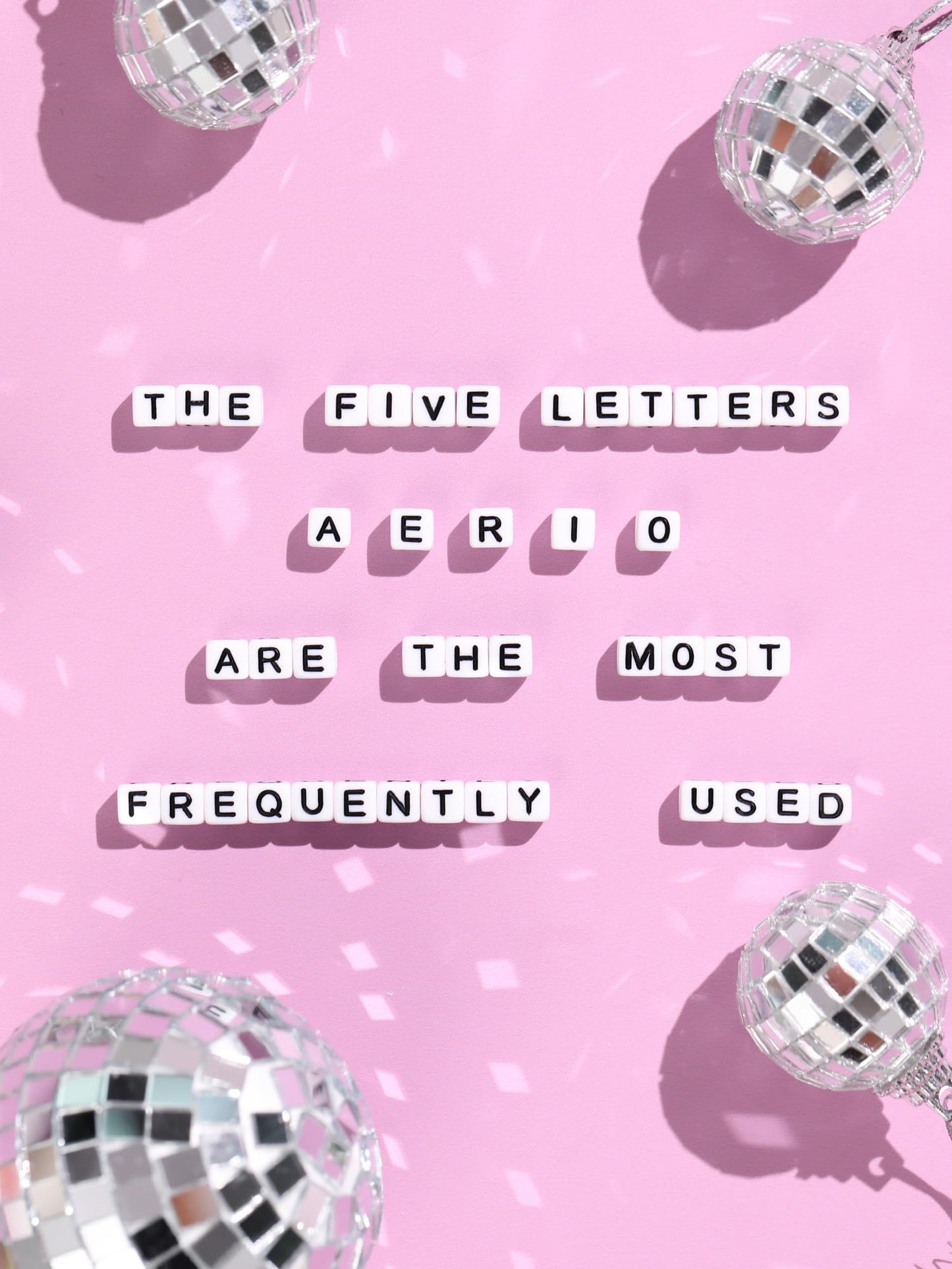 DoDoBeads Gold Letter Beads for Bracelets - 1270Pcs Square Acrylic A-Z with Extra Vowels, Numbers and Spacers - Ideal for Necklaces and Friendship Kits