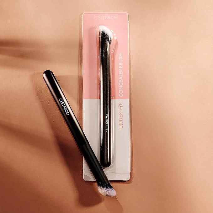 Catrice | Under Eye Concealer Brush | Angled Brush for Precise Blending of Cream, Liquid & Powder Make Up | Ultra-Soft Bristles | Vegan