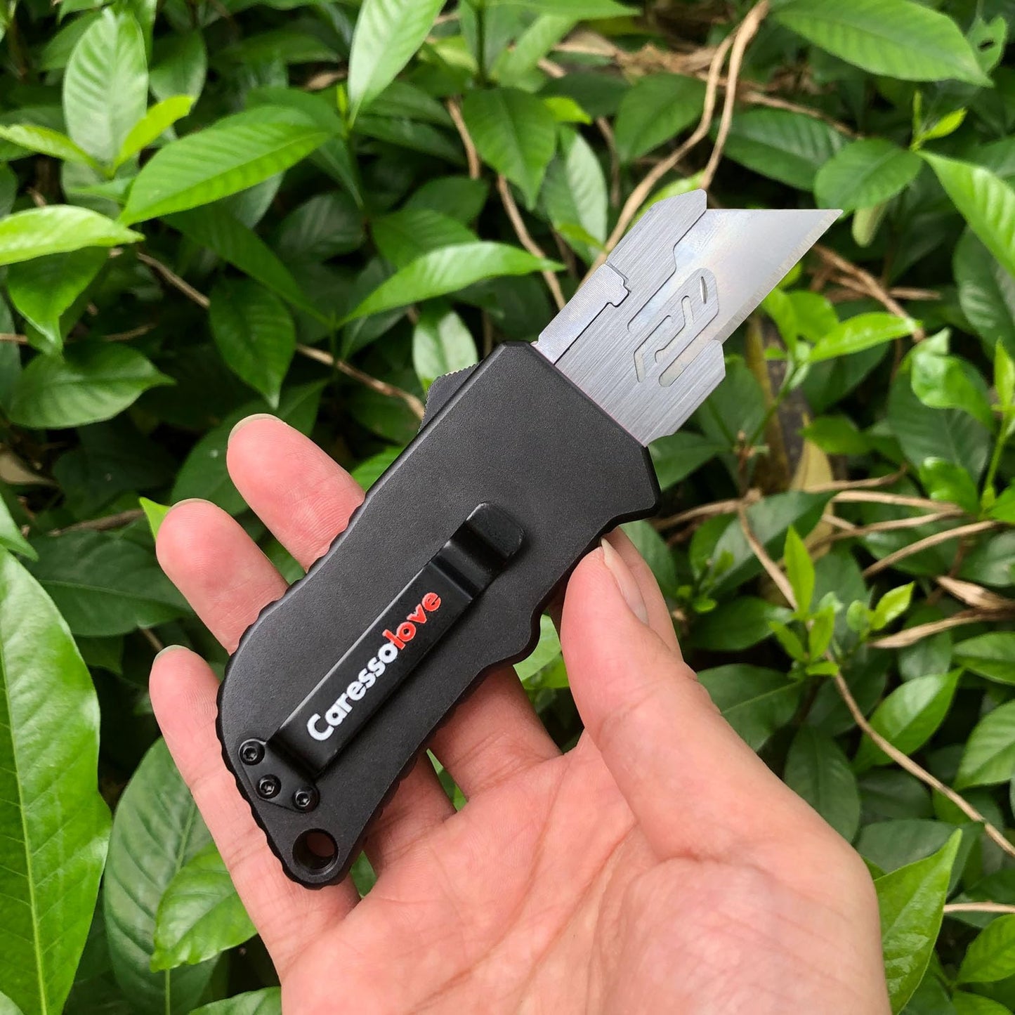 Caressolove Automatic Utility Knife, Black Razor Blades Pocket Knife, Box Cutters Retractable Heavy Duty, Premium Safety Push Button Knife with 5PCS Blades