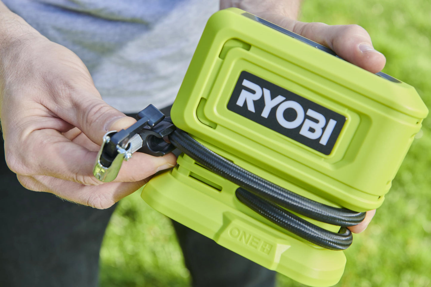 Ryobi - 18 V One+ 11 Bar Wireless Compressor - Tyre and Ball Inflation - Comes with 3 Tips (without Battery) - RPI18