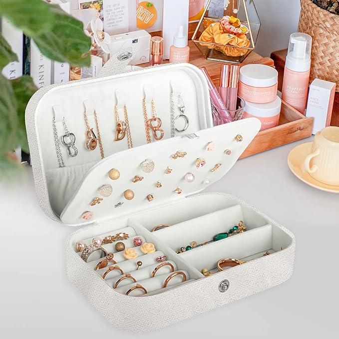 Hatori Travel Jewelry Box, PU Leather Small Jewelry Organizer for Women Girls, Portable Mini Travel Case Display Storage Holder Boxes for Stud Earrings, Rings, Necklaces, Bracelets (Glitter White)
