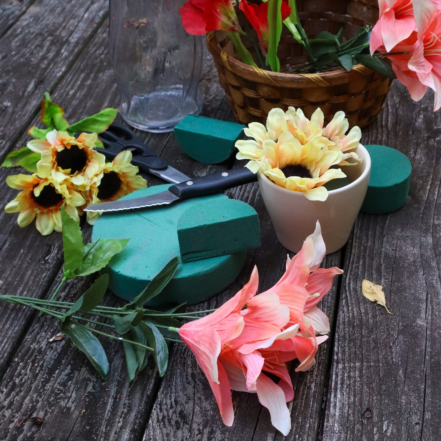 Pack of 6 FLOFARE Round Floral Foam Blocks for Fresh and Artificial Flowers, (6" X 1.5"), Dry & Wet Green Flower Foam for Flower Arrangements and Florist Supplies