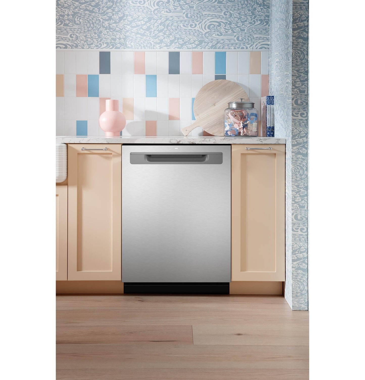 GE Appliances GDP670SYVFS Built-In Dishwasher, Stainless Steel, Quiet 45 dBATop Control, 3rd Rack