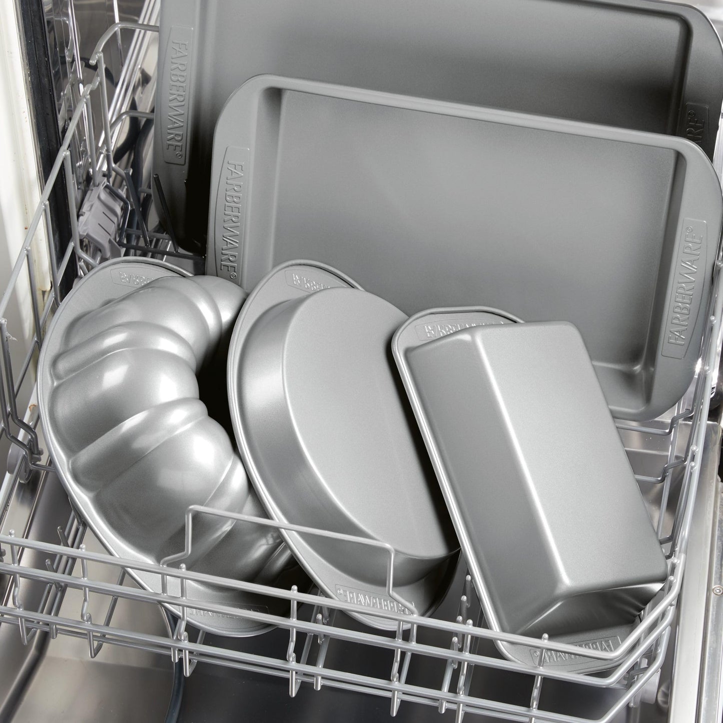 Farberware Nonstick Bakeware 9-Inch x 5-Inch Loaf Pan, Gray
