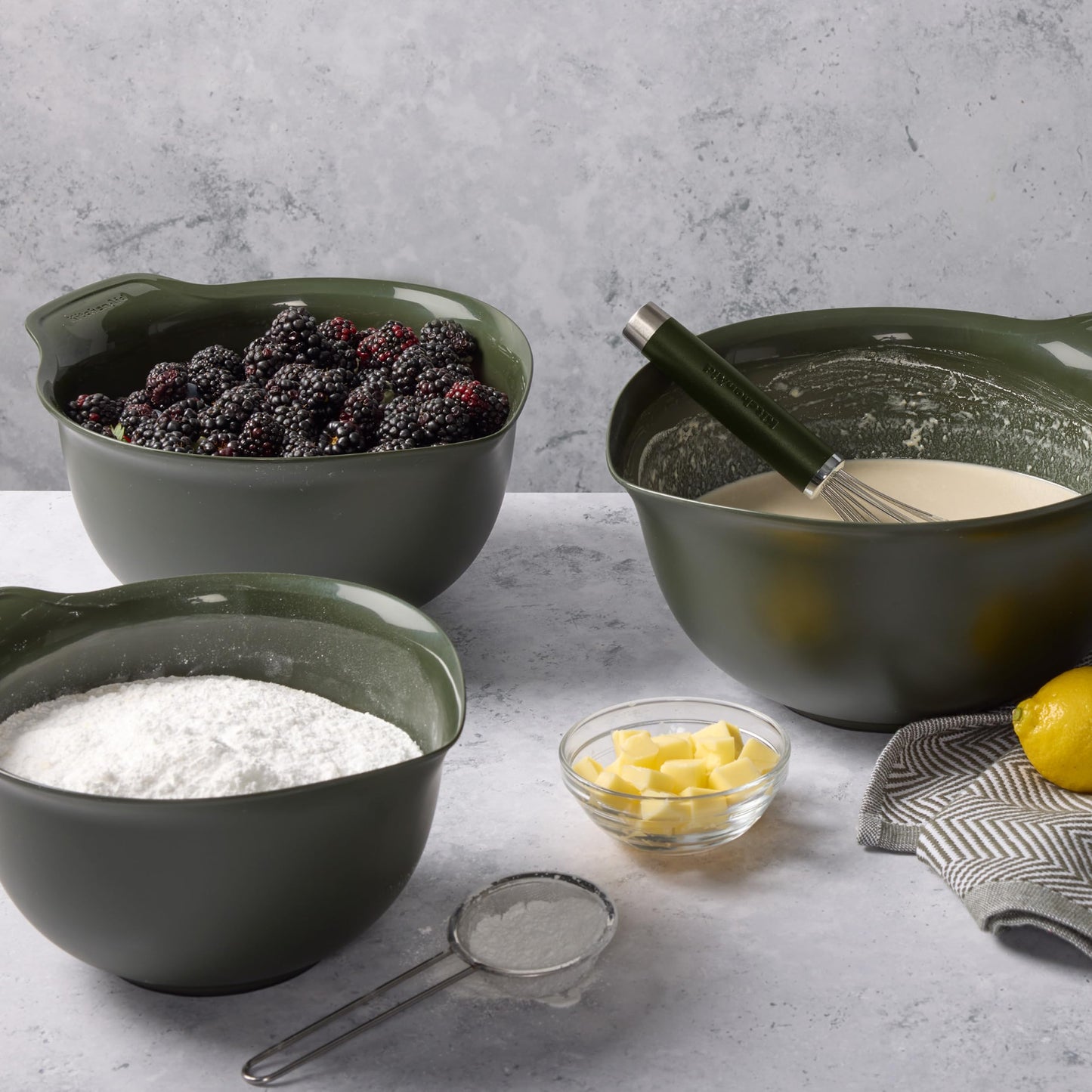 KitchenAid Universal Nesting Plastic Mixing Bowls, Set of 3, 2.5 quart, 3.5 quart, 4.5 quart, Evergreen