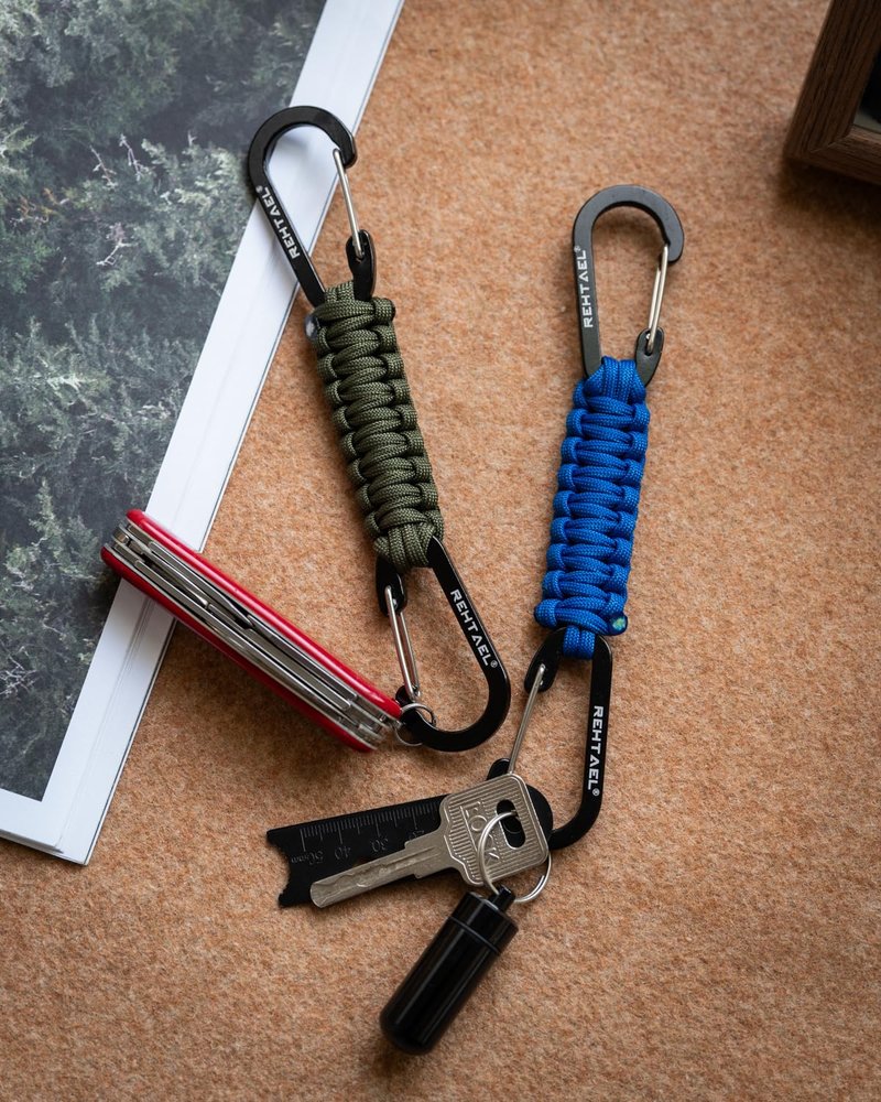 REHTAEL Heavy Duty Paracord Keychain with 2 Carabiner Clip for Keys, Military Lanyard Key Chain, Stroller Clip Hooks for Water Bottle Backpack Men Women, Camping Hiking Outdoor Gear (2Pcs, 2 X Green)