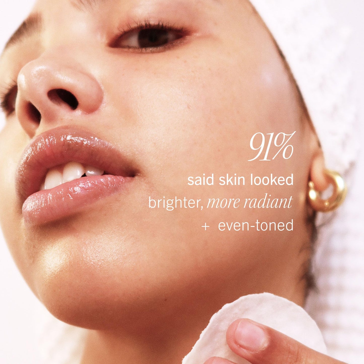 First Aid Beauty - Facial Radiance Pads with Glycolic & Lactic Acids, Daily Exfoliating Pads with AHA, Visibly Smaller Pores, Help Tone & Brighten Skin, One-Step Makeup Prep, Compostable, 60