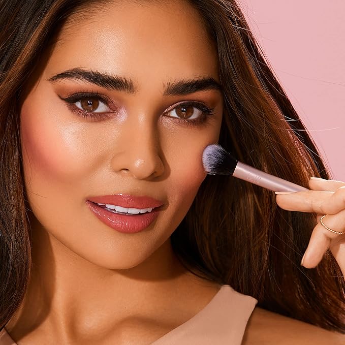 Real Techniques Setting Brush With Ultra Plush Custom Cut Synthetic Bristles and Extended Aluminum Ferrules to Build Coverage