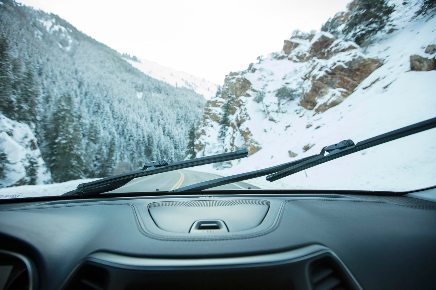 Rain-X Silicone AdvantEdge Wiper Blade 26" Windshield Wiper Blades Replacement, All-Weather Performance Lasts 2X Longer, Premium Beam, Installock Adapter for Easy Fit (Pack of 1)