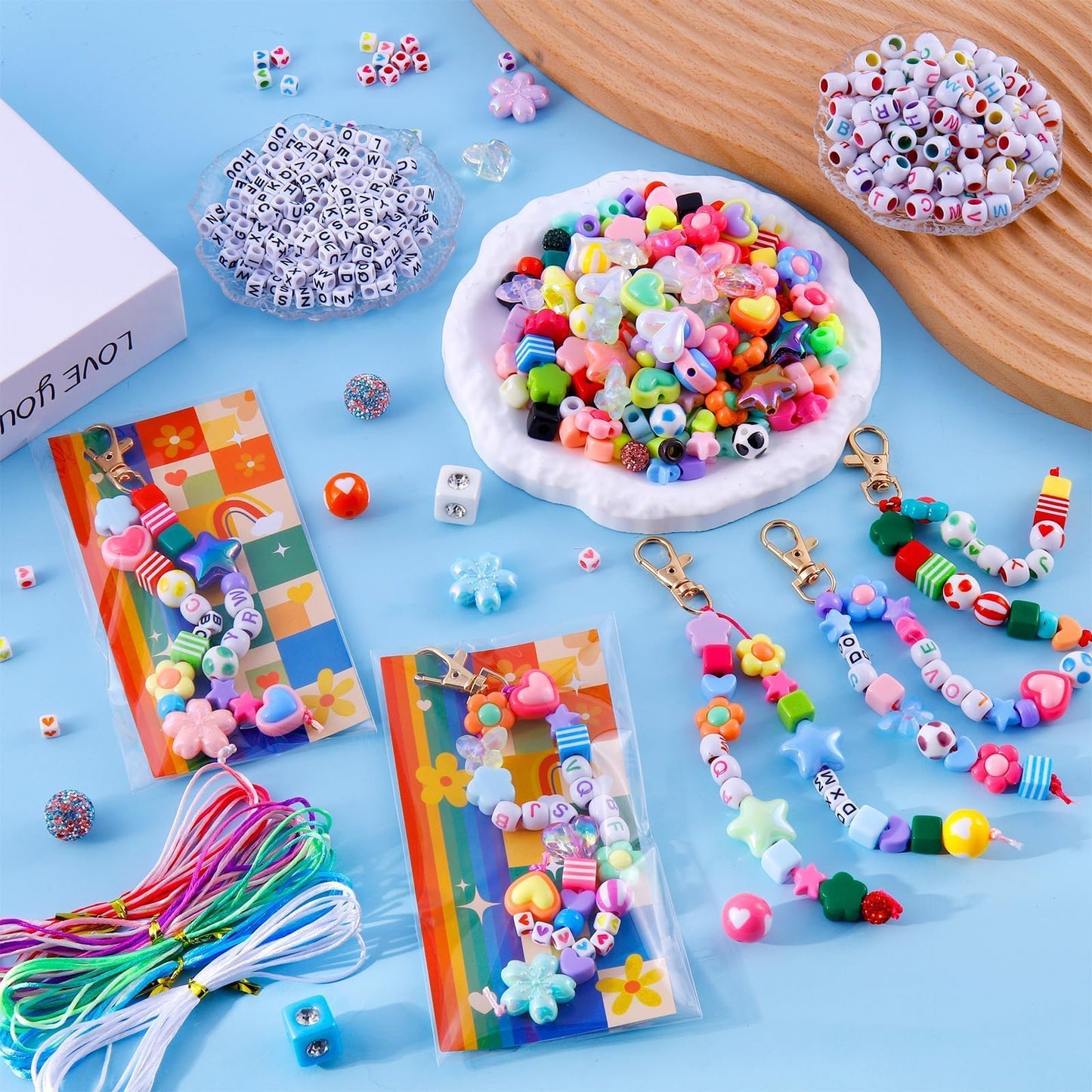 TOHONGADON 618 Pcs Bead Keychain Kit, Colorful Bag Charm Kit with Adjustable Alphabet Beads, Charm Keychain Kits for DIY Key Ring Jewelry Making