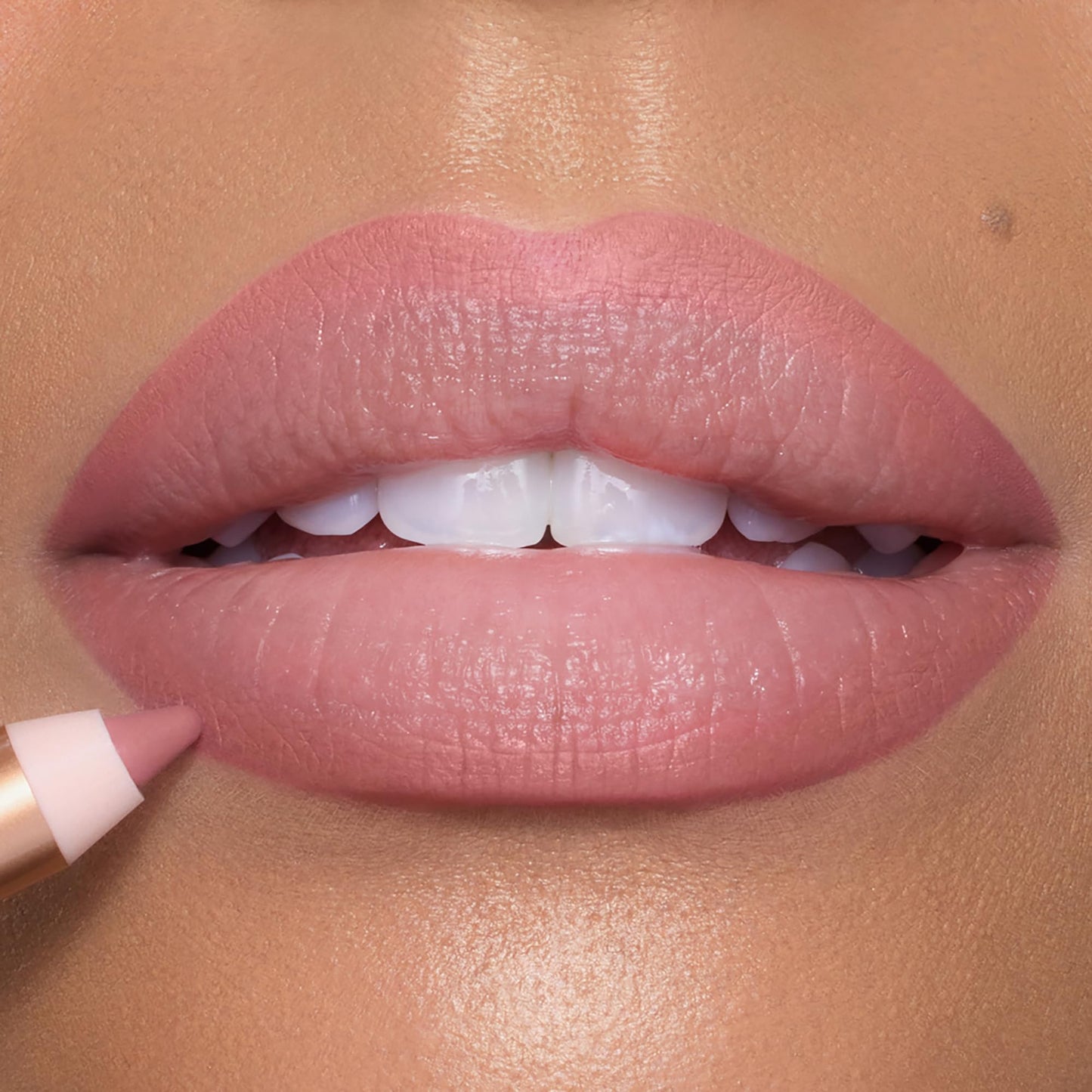 Charlotte Tilbury Lip Cheat Lip Liner Pencil - Gives Lips a Fuller-Looking, Defined Pout - Enriched with Jojoba Oil & Hyaluronic Acid - Waterproof, Smudge-Proof & Transfer-Proof - Pillow Talk
