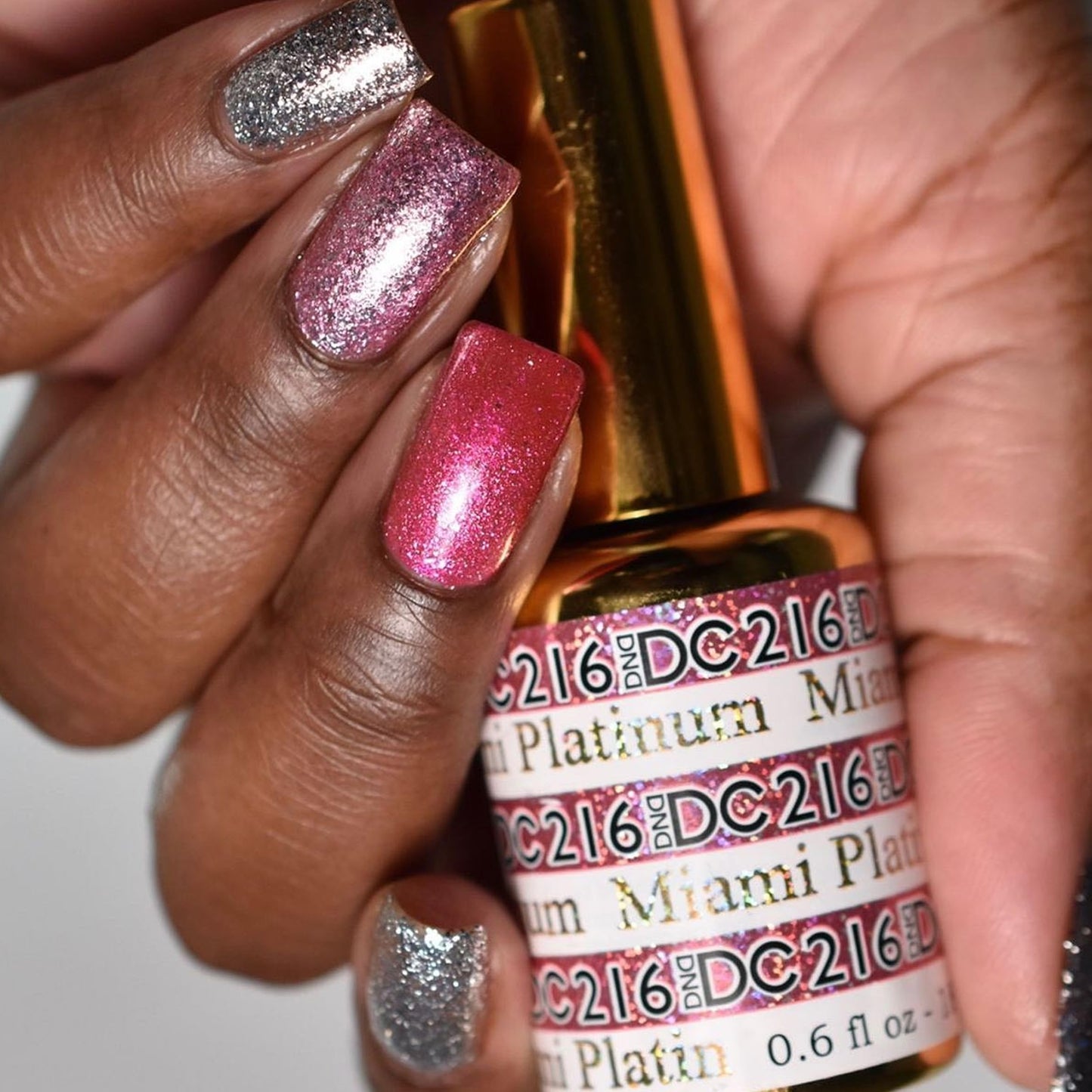 DND DC Base Gel and Top Gel Polish No Cleanse Set, UV/LED GelBase Polish 800 and No Cleanse Top Coat 900, Salon Professional Gel Polish Duo, 0.6 Fl Oz Each