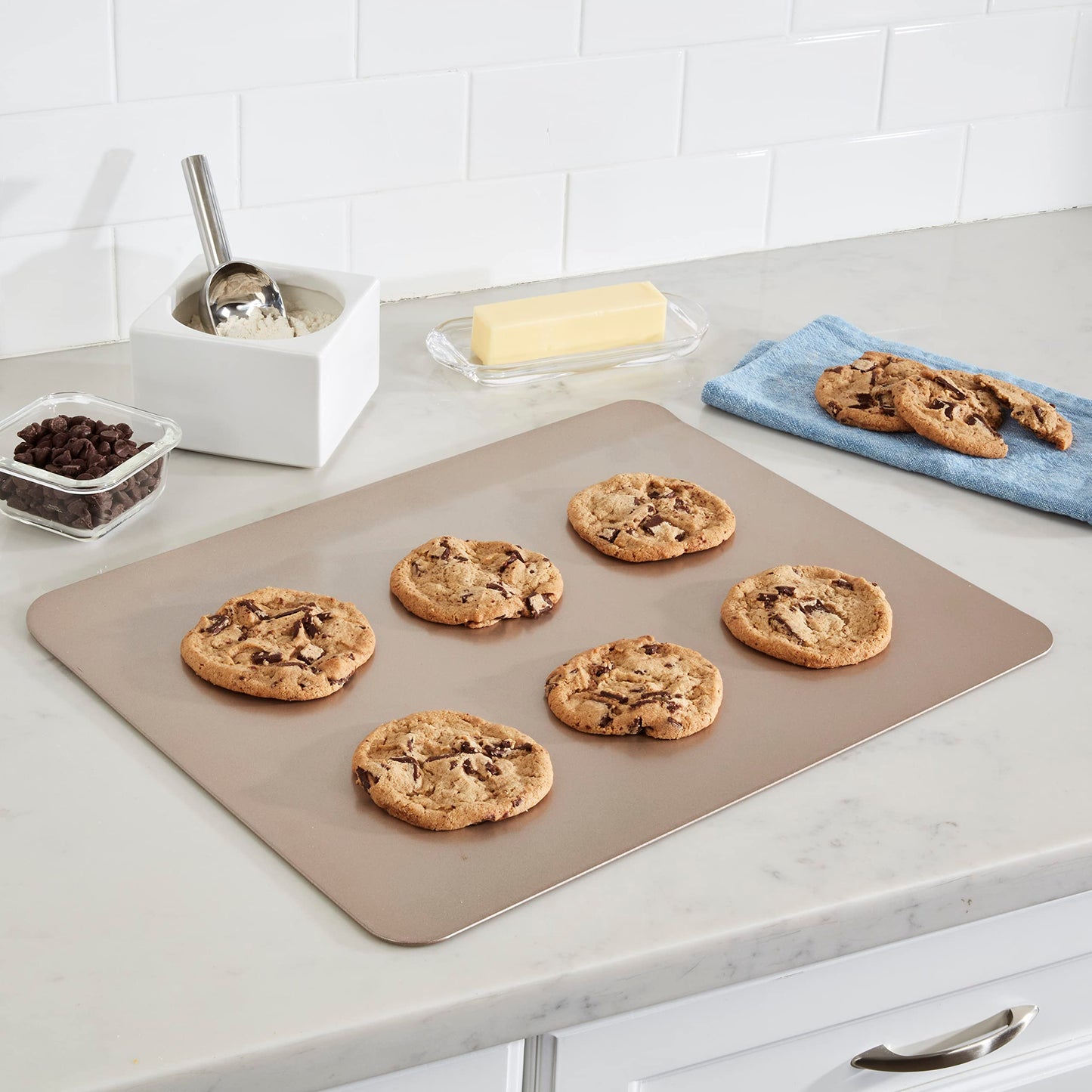 Cuisinart 17-Inch Chef's Classic Nonstick Bakeware Cookie Sheet, Champagne