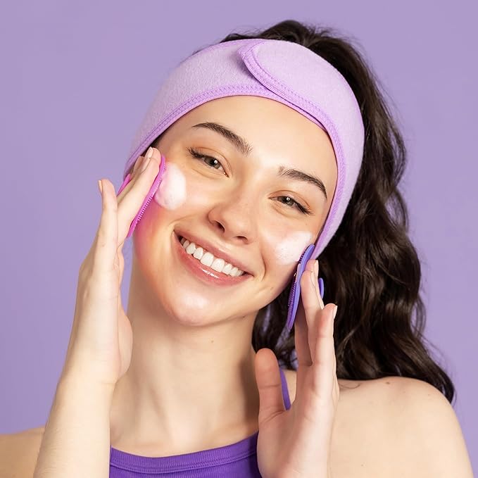 Plum Beauty Heart-Shaped Silicone Skin Scrubber Ã¢ÂÂ Manual Facial Cleansing Brush for Exfoliating & Massaging Ã¢ÂÂ Soft, Skin-Safe Bristles for All Skin Types Ã¢ÂÂ Includes Suction Cup Mount