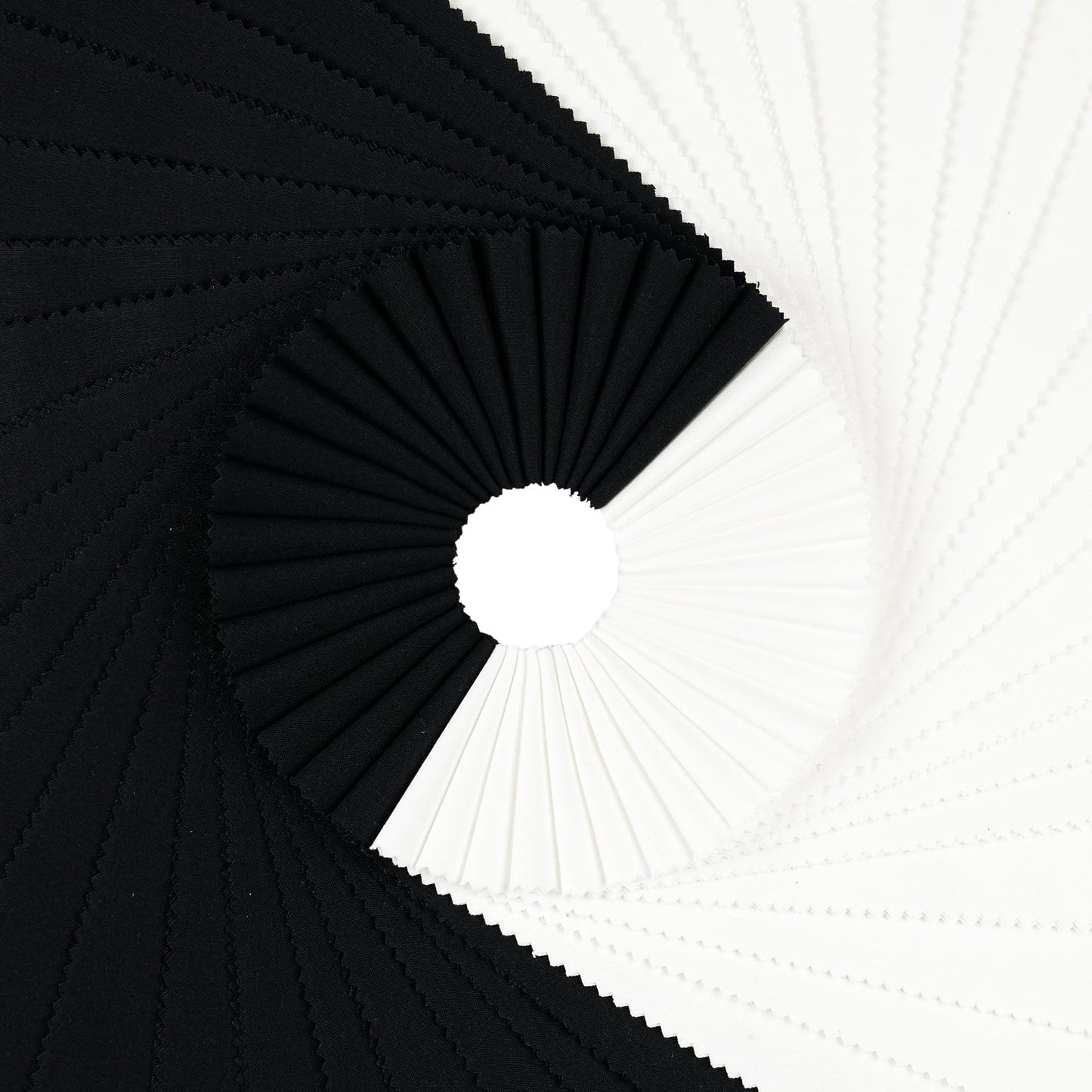 Craftido-18 Options-100% Cotton Jelly Roll Fabric Precut Strips for Quilting, Crafting, and Sewing, 40 Strips 2.5" x 44" Assorted Bundles for Rugs, Quilts, DIY Crafts and Home Decor-20 White+20 Black