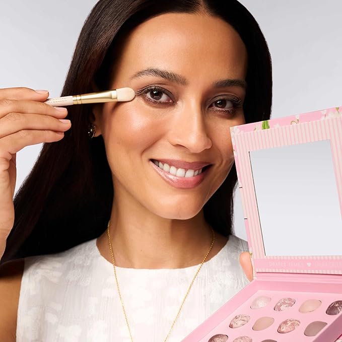 LAURA GELLER NEW YORK Dual-Ended Eyeshadow Brush - Flat Packing & Fluffy Blending Brush for Baked & Pressed Eyeshadow - Limited Edition Draper James Design