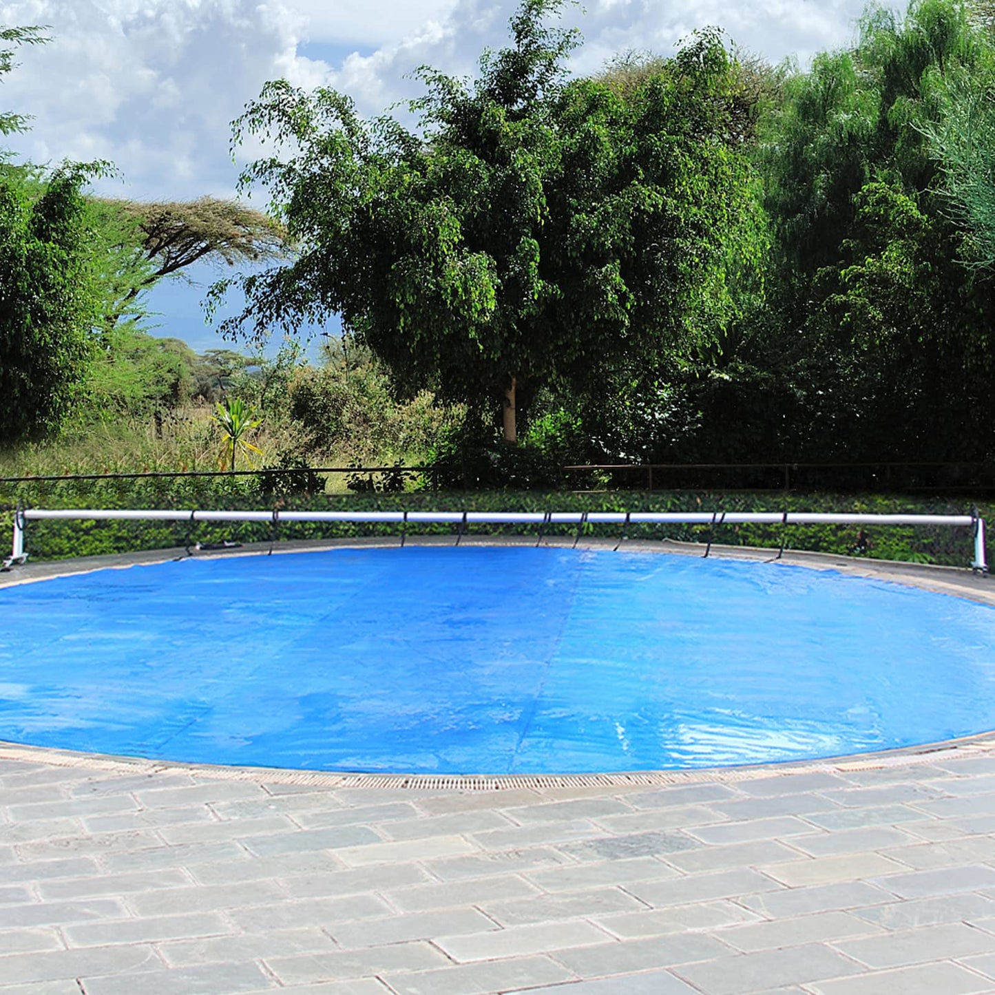 Goplus Pool Cover, 18 x 36 FT Solar Blanket 12 Mil with Carrying Bag for In-Ground and Above-Ground Swimming Pools, Rectangle Hot Tub SPA Thermal Blanket, Blue Bubble
