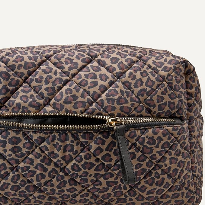 Amazon Essentials Women's Quilted Travel Makeup Bag, Leopard, One Size